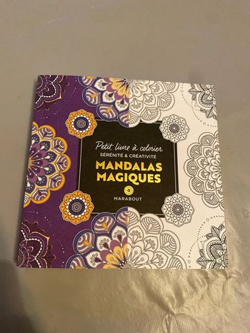 Livre à colorier Mandalas Magiques neuf