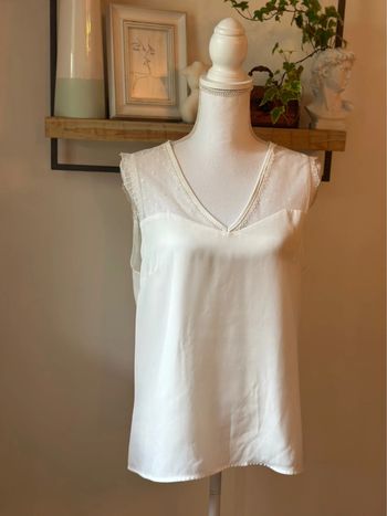 Joli top blanc à détails en dentelle fine – taille L – Grace & Mila
