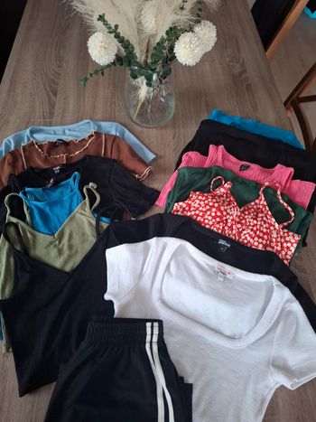 Lot de vêtements fille/femme taille XS