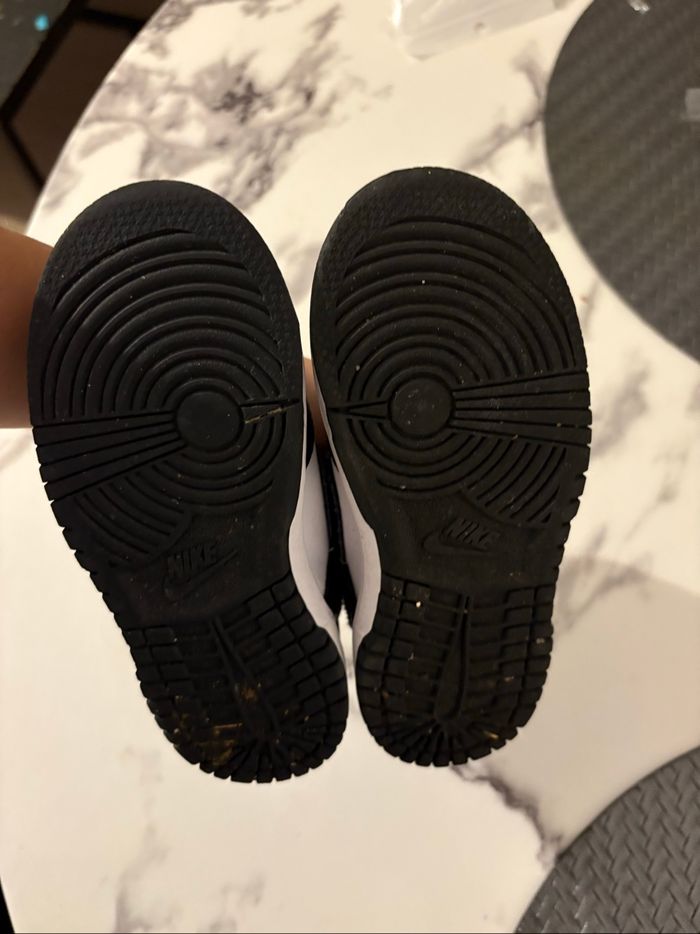 Basket Nike Dunk noir et blanche mixte - photo numéro 4