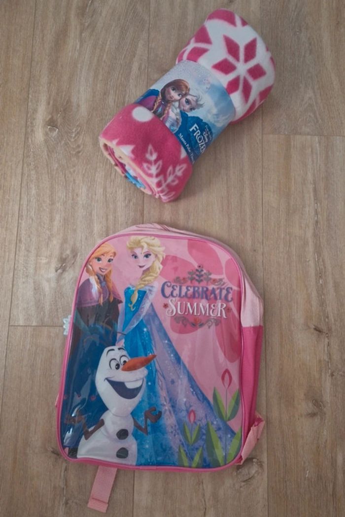 Lot sac a dos et plaid idéal pour la rentrée reine des neiges Frozen neuf