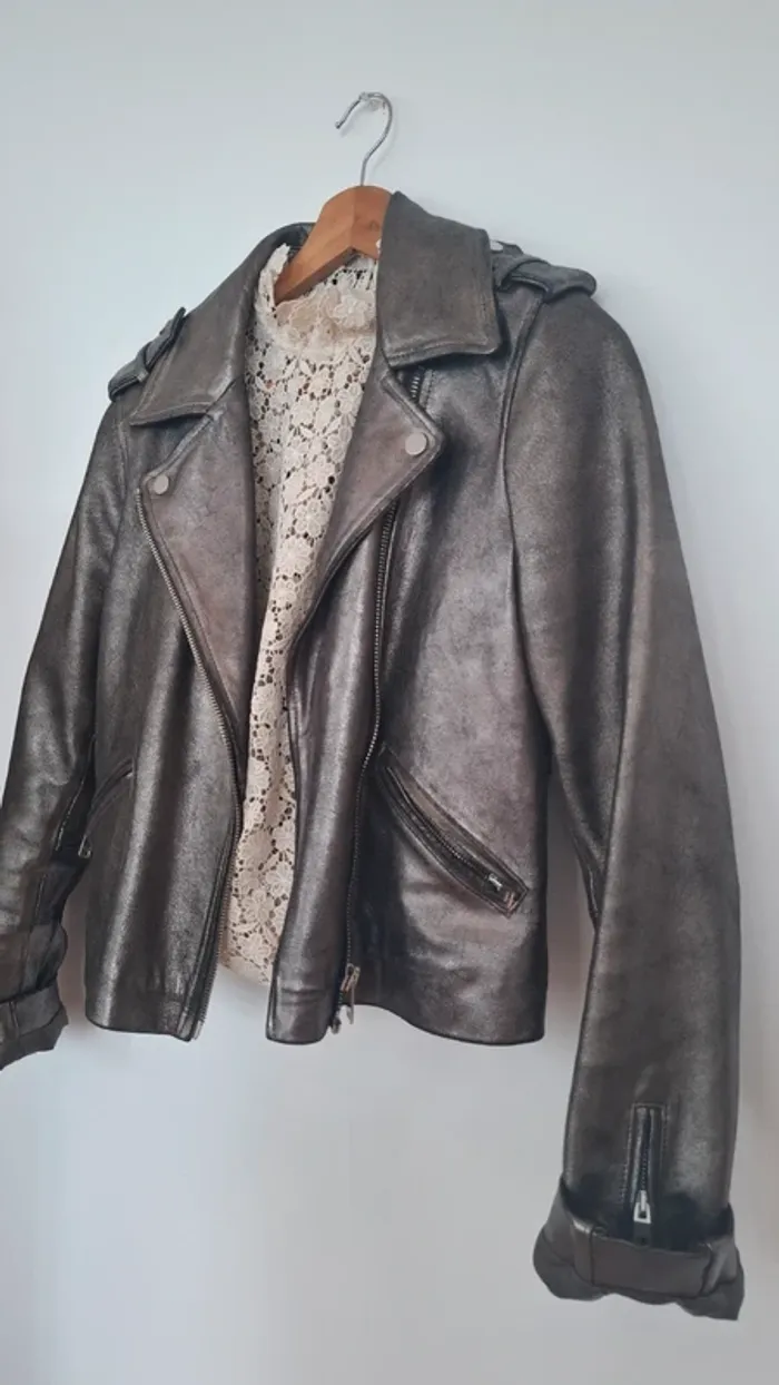 Perfecto en cuir véritable argenté irisé – Neuf – Claudie Pierlot – Taille 40 - photo numéro 2