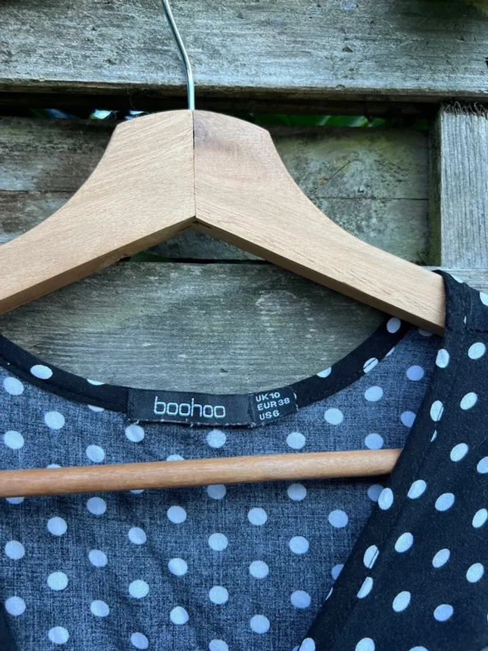 Robe à pois Bohoo – Taille 38 – Bon état - photo numéro 4