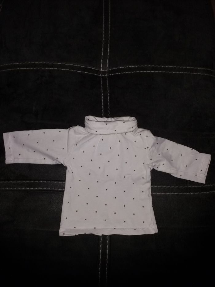 Lot gilet + 2 hauts 1 mois - photo numéro 3