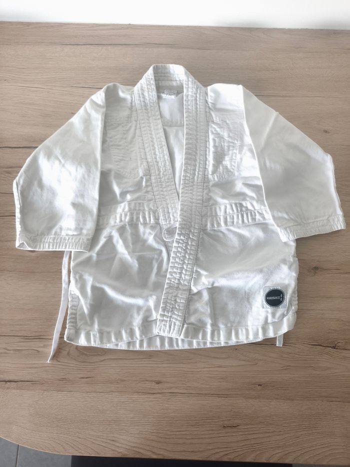 Kimono judo avec ceinture 110 cm ,5 ans - photo numéro 3