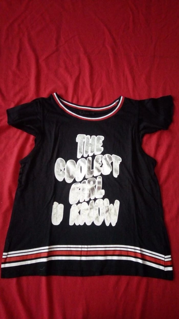 Tee-shirt noir manches à volant