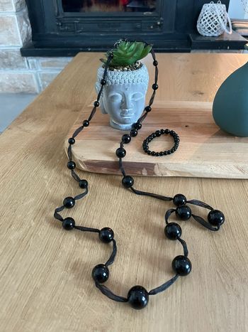Long collier et bracelet perles noires