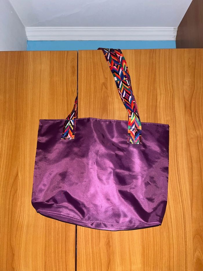 Sac à mains violet avec anses coloré (moyen)