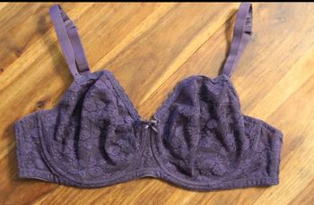 Soutien-Gorge violet  en  dentelle
