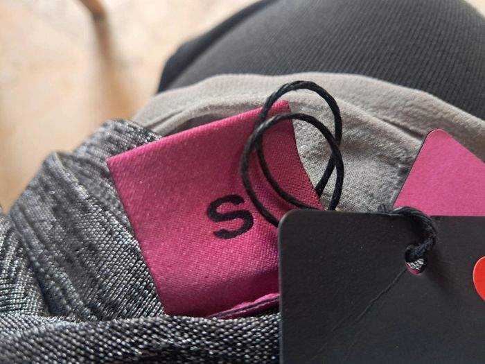 Save the Queen haut manches longues T 36 neuf - photo numéro 14