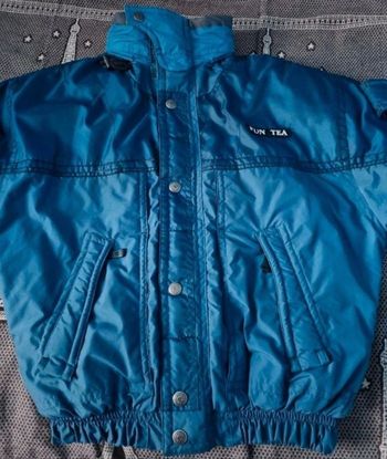 Blouson bleu avec capuche taille S-M (Fun Tea)