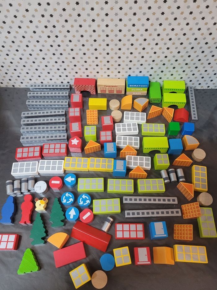 Jouets en bois blocs de constructions, + boite environ 93 pièces - photo numéro 2