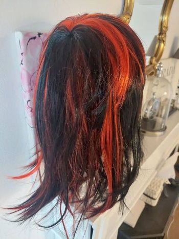 Perruque adulte noir/rouge déguisement Halloween TBE 🎃