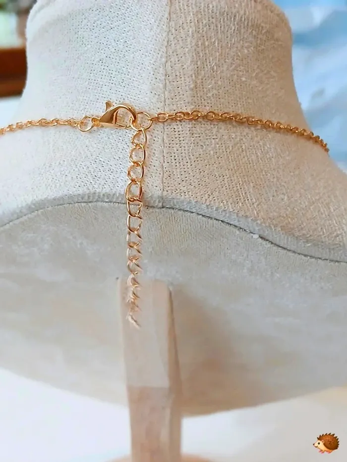 Collier feuille doré – fin, tendance et nature - photo numéro 3