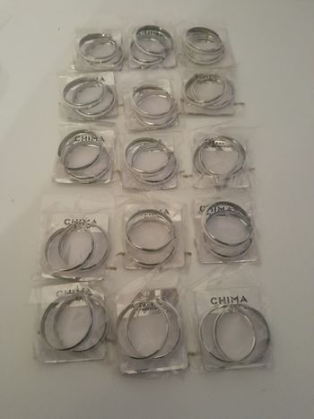 Lot de 17 paires de créoles argenté et blanches