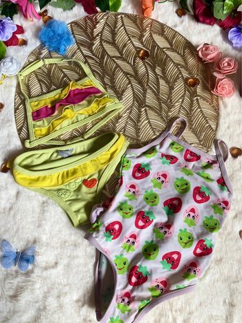🩷Lot de 2 maillots de bain fille TBE - 2 pièces vert & 1 pièce rose fraises 🩷