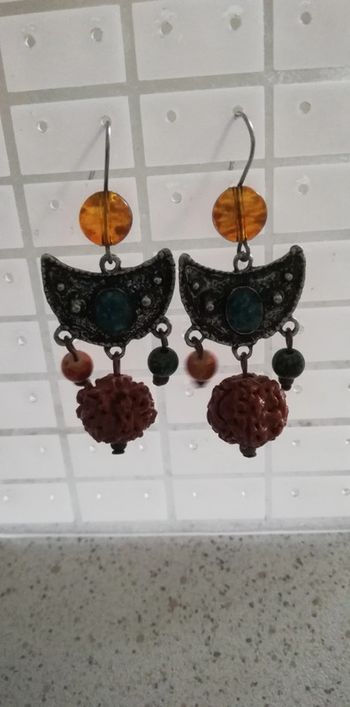 1 paire de boucles d oreilles