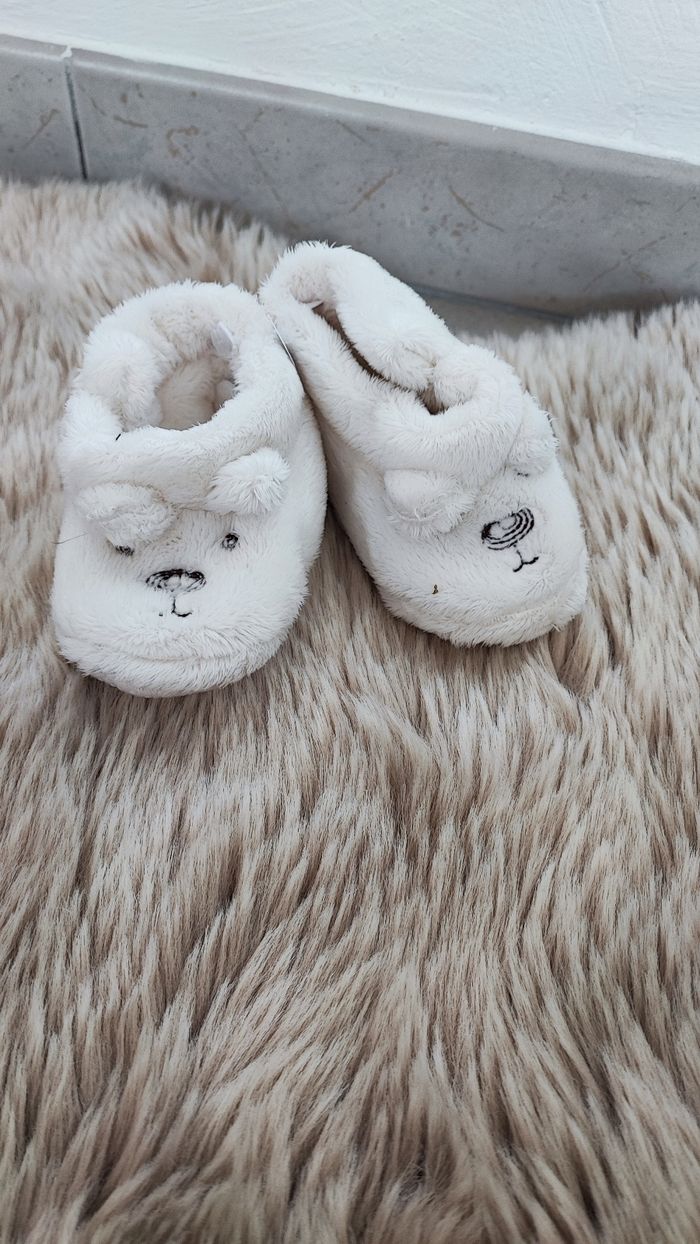 Chaussons souple ours blanc 3/6 mois