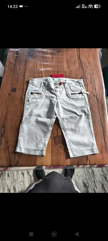 Pantacourts guess premium neuf avec étiquettes 