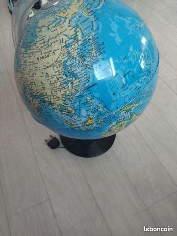 mappemonde lumineuse