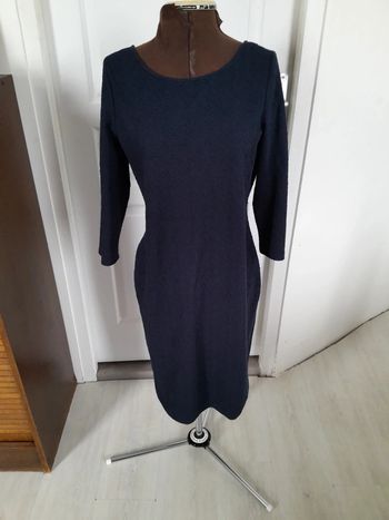 Jolie robe classique effet broché Esprit