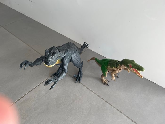 Lot de 2 dinosaures Jurassic World Figurine Baryonyx - photo numéro 2