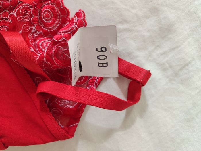 Soutien gorge taille 90 B - photo numéro 4
