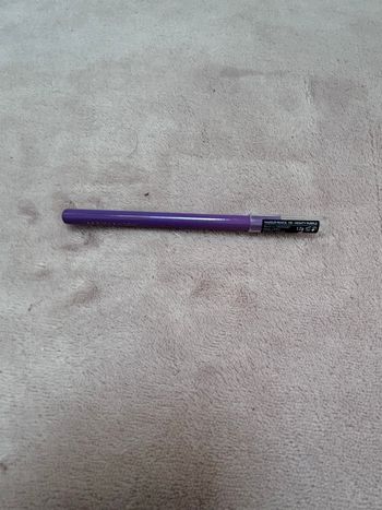 Crayon maquillage violet 