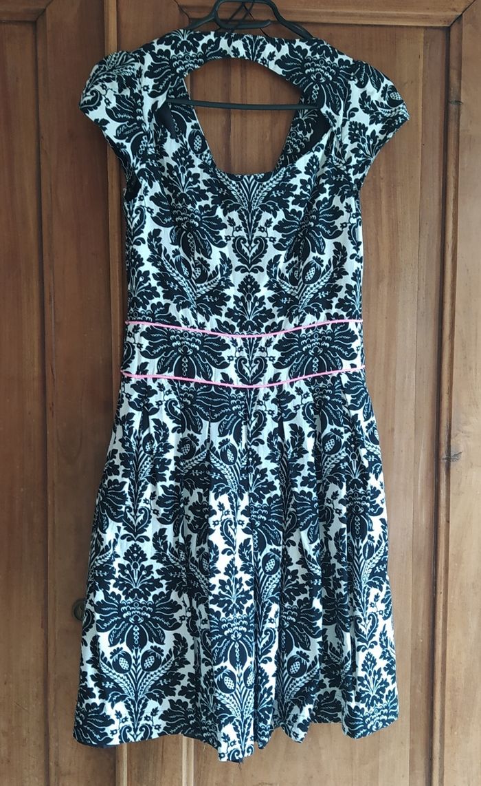 Très jolie robe habillée sinéquanone taille 36. - photo numéro 2