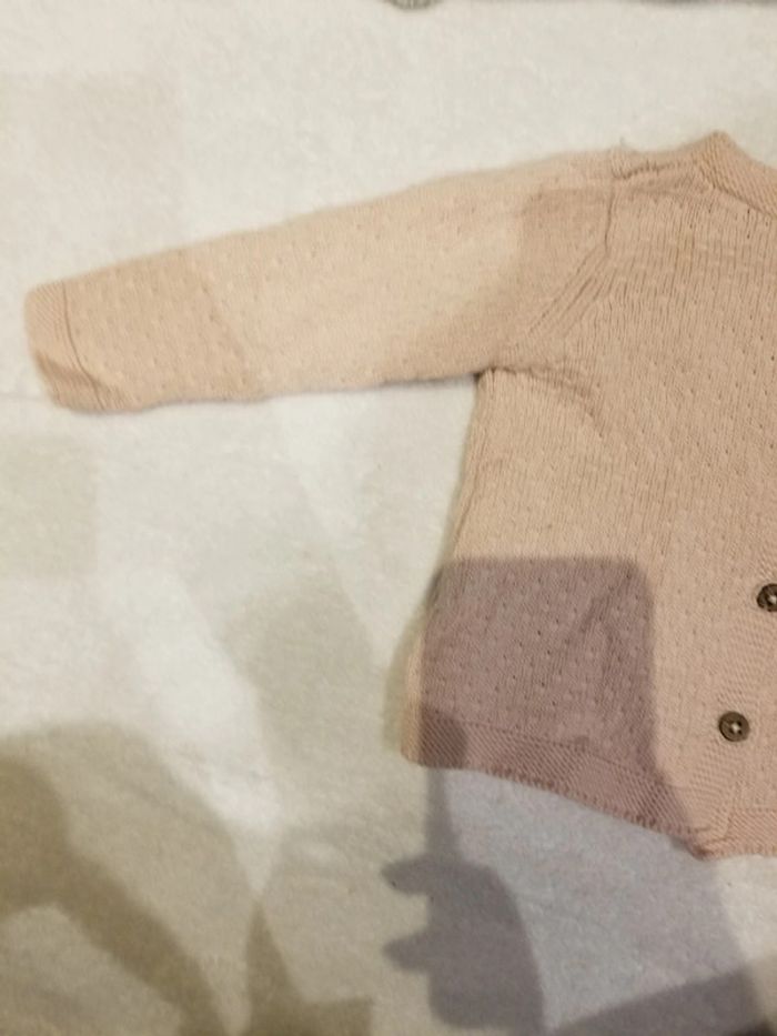 Lot de 2 gilets en maille Kiabi - jumixtes taille 3 mois - photo numéro 7