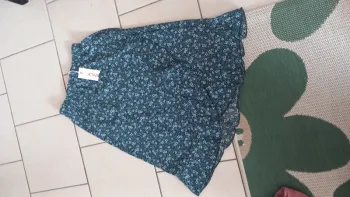 Jupe neuve fleurie only étiqueté xs femme très jolie