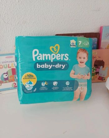 Paquets de couches pampers neuf.taille 7