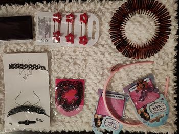 Lot de bijoux et articles cheveux fille