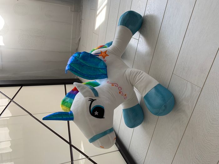 Licorne en peluche grand format multicolore avec étoiles filantes brodées - photo numéro 1
