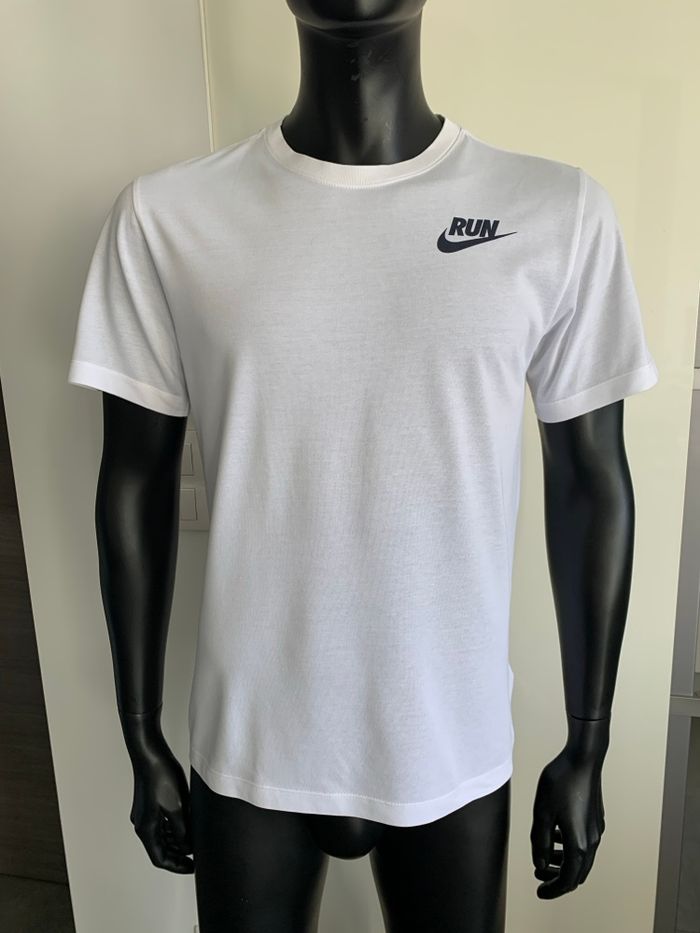 Tee- shirt Nike - taille S - photo numéro 1