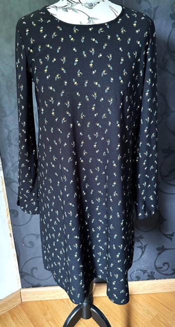 Robe droite noire fleurie taille 38/40
