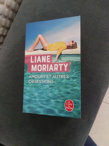 Livre liane moriarty amours et autres obsessions très bon état