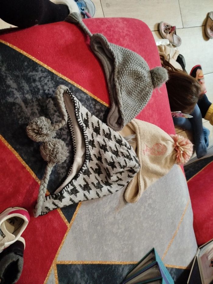 Lot 23Bonet 2-3ans et 4-5ans