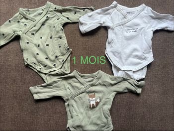 Lot bodies 1 mois