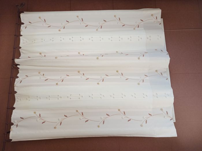 lot de 2 rideaux opaque écru et dessins (160 x 85) x2 Fait par une couturière. Beau tissu