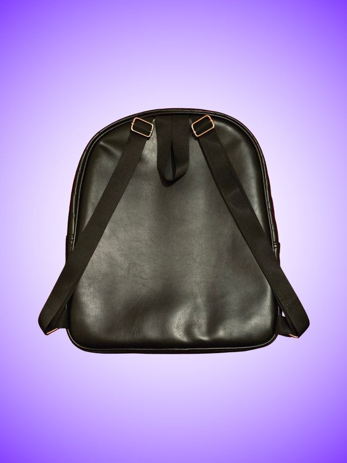 Sac à Dos Femme – Similicuir Noir Matelassé – Zips et Détails Dorés – Chic et Tendance – 35 x 12 x 30 cm  – Neuf, Sans Étiquette 
​ - photo numéro 4