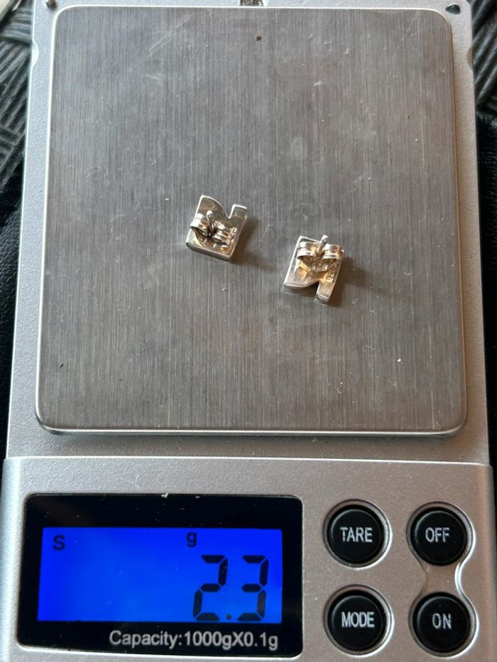 Jolie paire de boucles d’oreilles carrées en argent massif avec petit brillant femme TBE - photo numéro 8