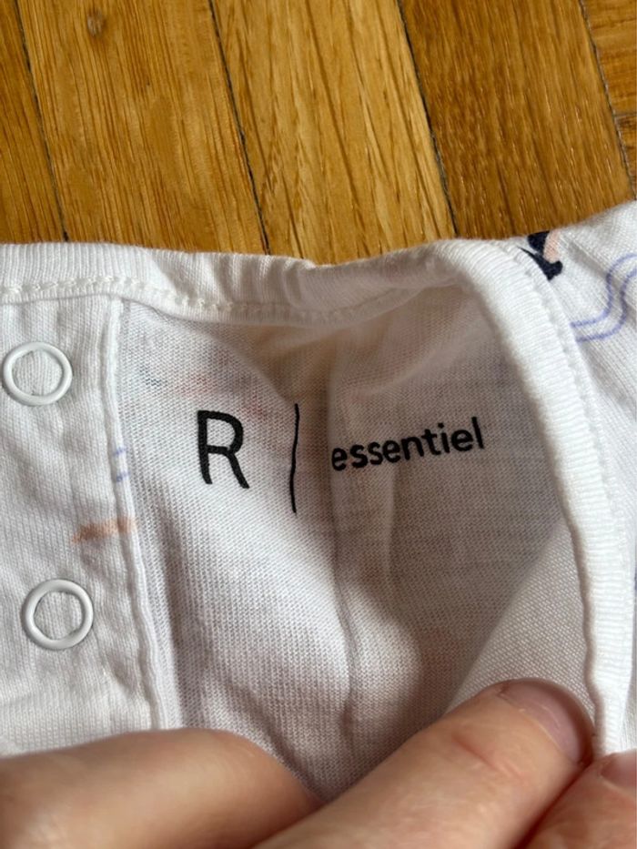 T-shirt R essentiel 12 mois parfait état - photo numéro 4