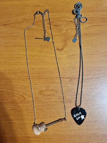 Lot colliers guitare