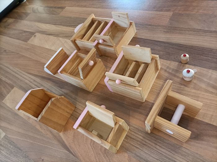 Petits meubles en bois pour maison poupée ou lutins farceurs - photo numéro 6