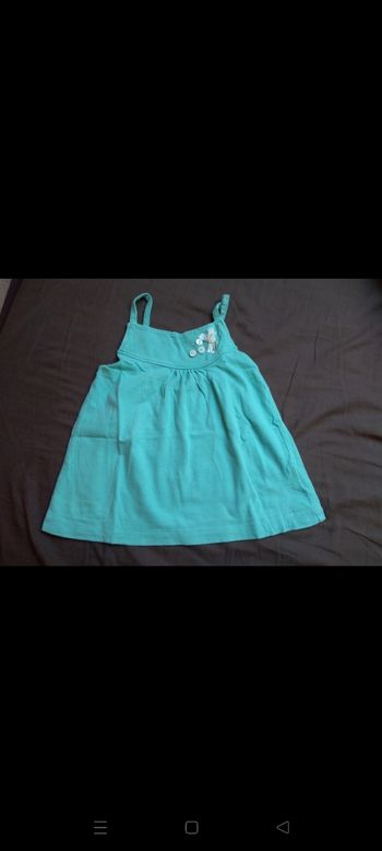 top à bretelles couleur vert d'eau / 5 ans