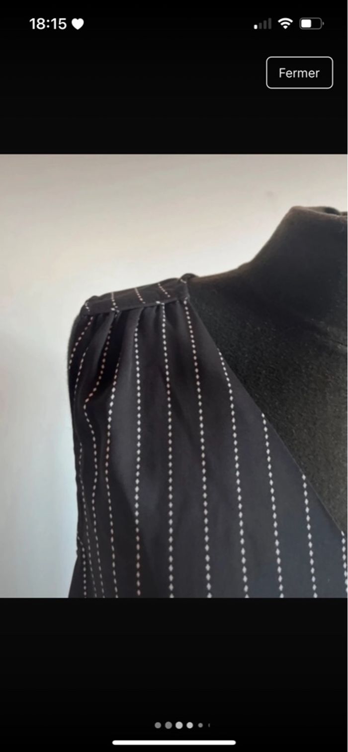 Blouse noir à rayures blanche taille M de chez Kiabi en très bon état - photo numéro 4