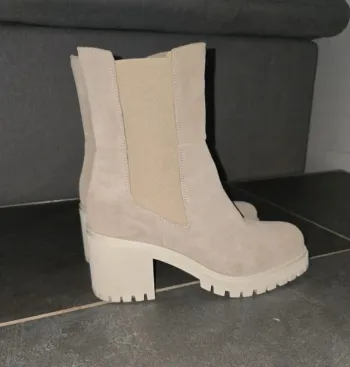 Bottine en daim beige