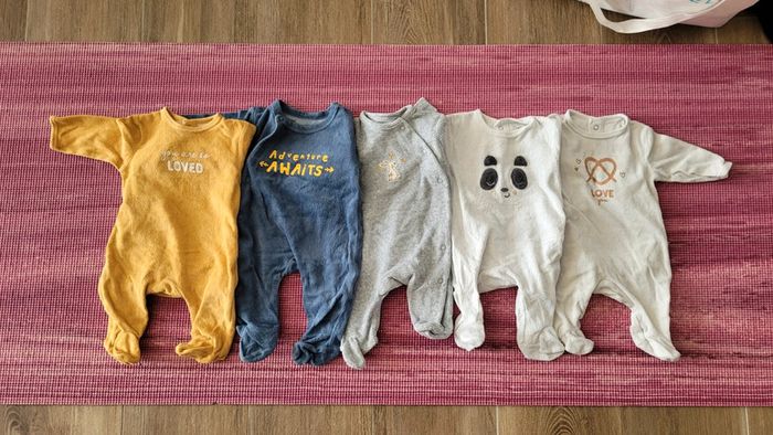 Lot 5 pyjamas 1M