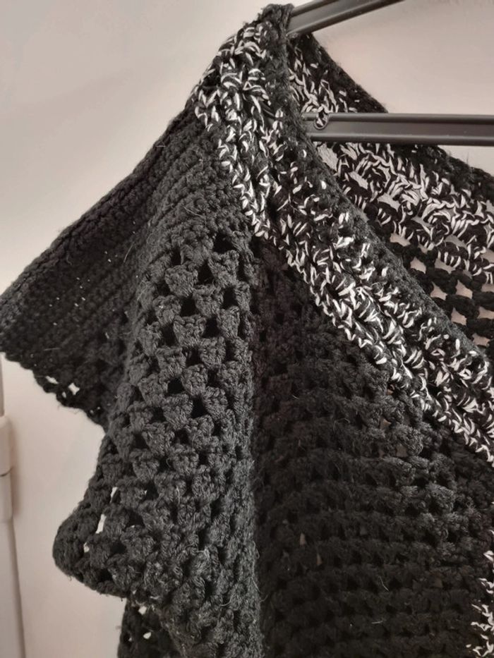 Haut au crochet noir et blanc - photo numéro 5